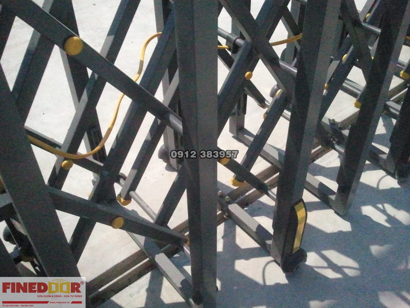 Cổng xếp, cổng xếp tự động, cổng xếp sắt, cổng xếp không ray, cổng xếp sơn tĩnh điện, cổng xếp kkeos tay