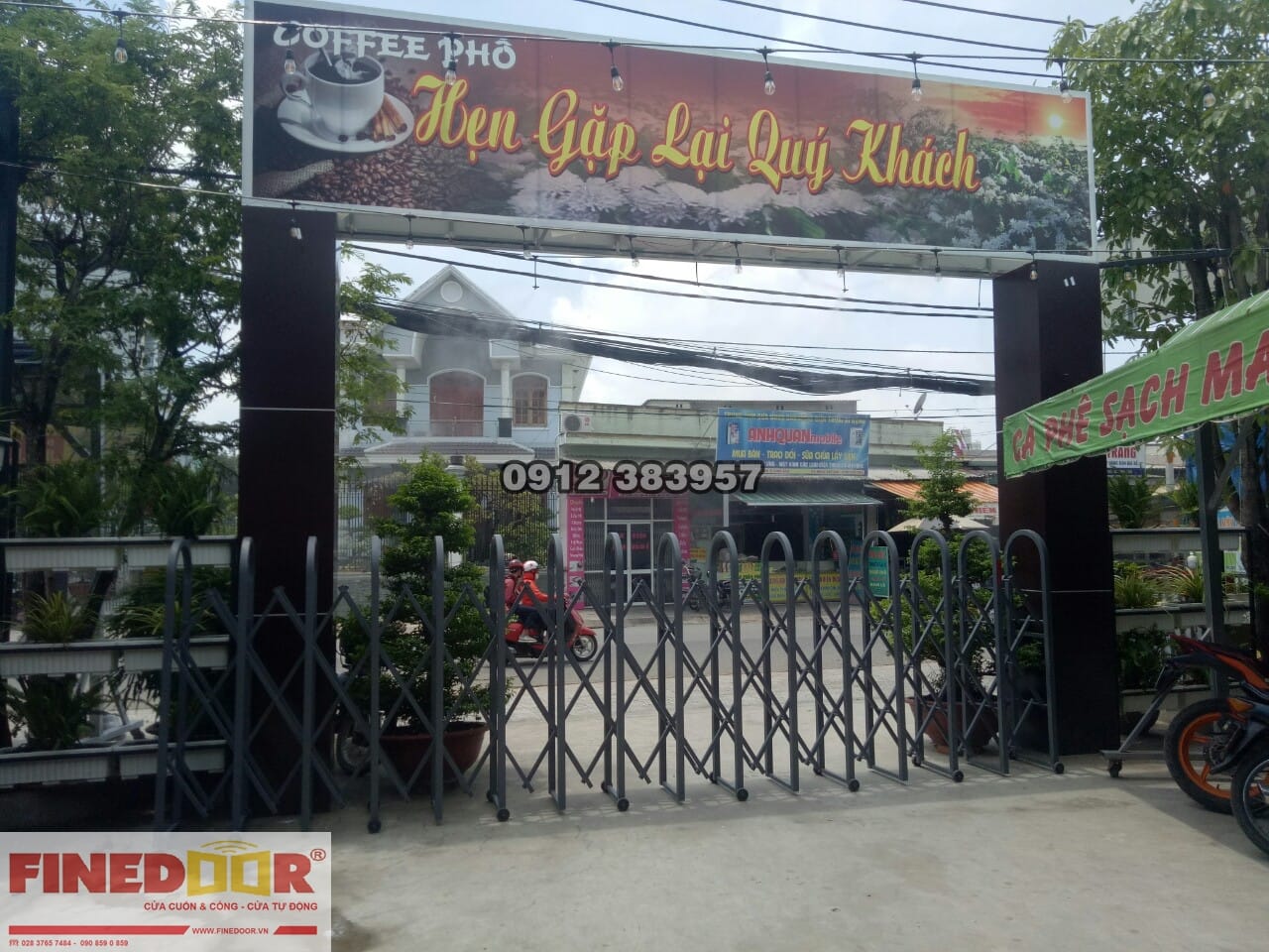 Cổng xếp sắt sơn tĩnh điện