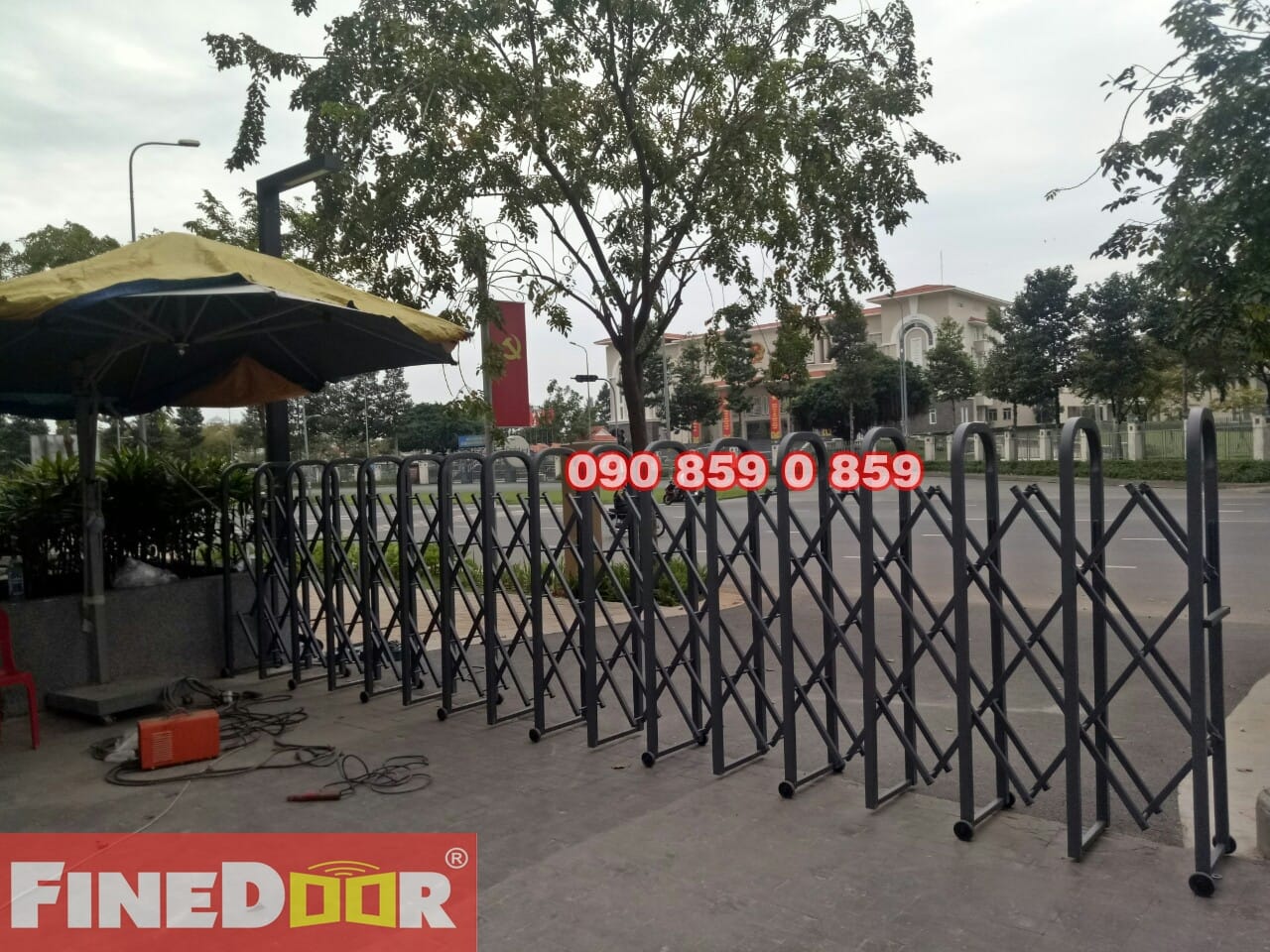 cổng xếp kéo tay, cổng xếp tự động, cổng xếp sắt, cổng xếp chạy điện, cổng xếp di đồng, cổng xếp Finedoor