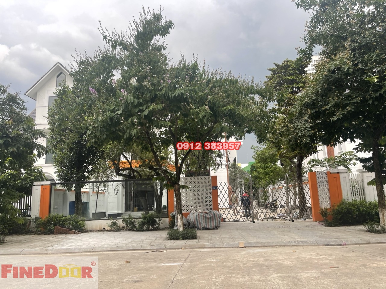 Mẫu hàng rào di động đẹp chữ U 2026