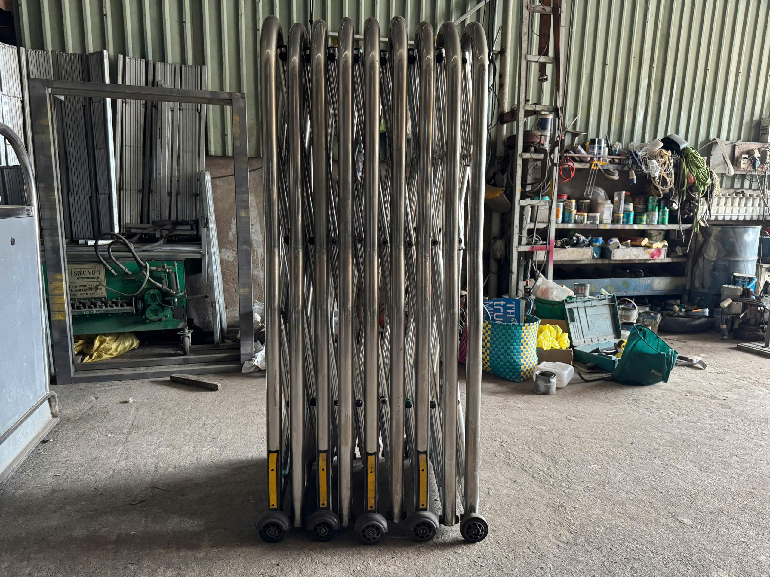 Cổng xếp cũ thanh lý