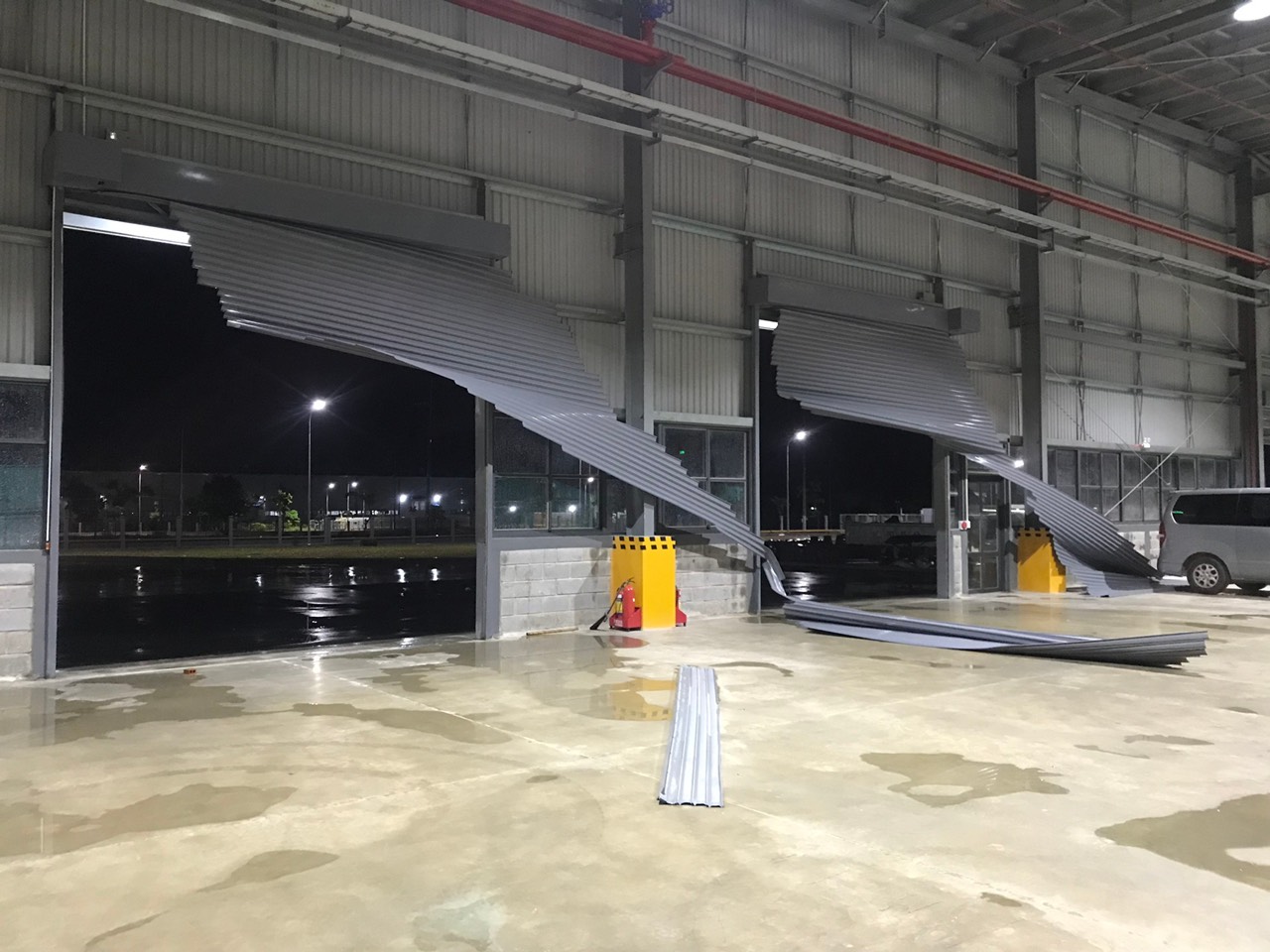 cửa cuốn hỏng lá