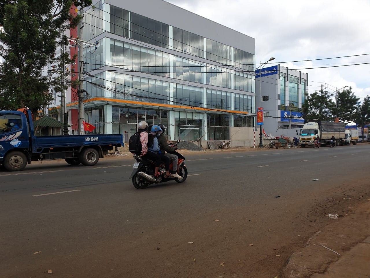 Cửa cuốn nhôm khe thoáng Mitadoor